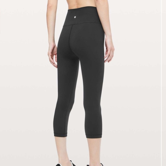 Lululemon Wunder Under Black Crop (Hi-Rise) *Full-On Luxtreme 21" Leggings - Picture 3 of 12